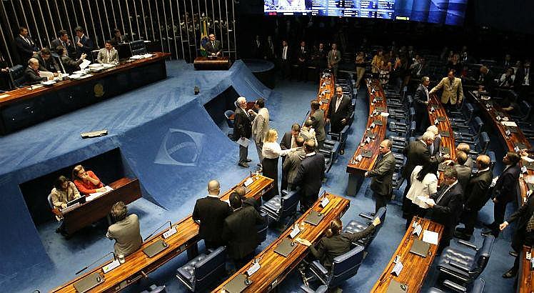 Discussão no plenário sobre o parecer da CCJ levou cerca de três horas