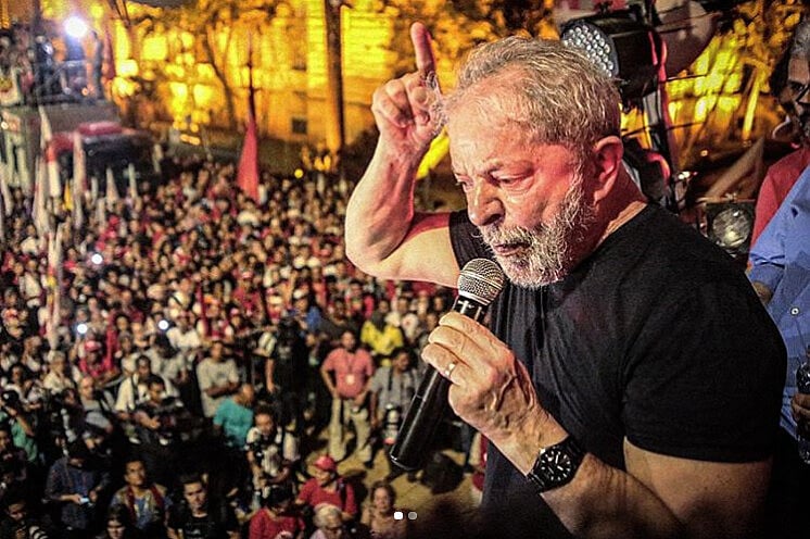 Tras ser condenado en segunda instancia, Lula da Silva siguió presentándose como a la disputa electoral, como en ese acto en São Paulo