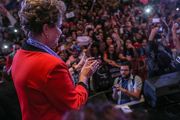 Ato com Dilma acontece na véspera do julgamento do processo de impeachment no Senado