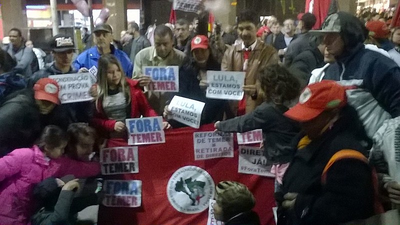 Os manifestantes se reuniram na Esquina Democrática, tradicional ponto gaúcho de manifestações populares