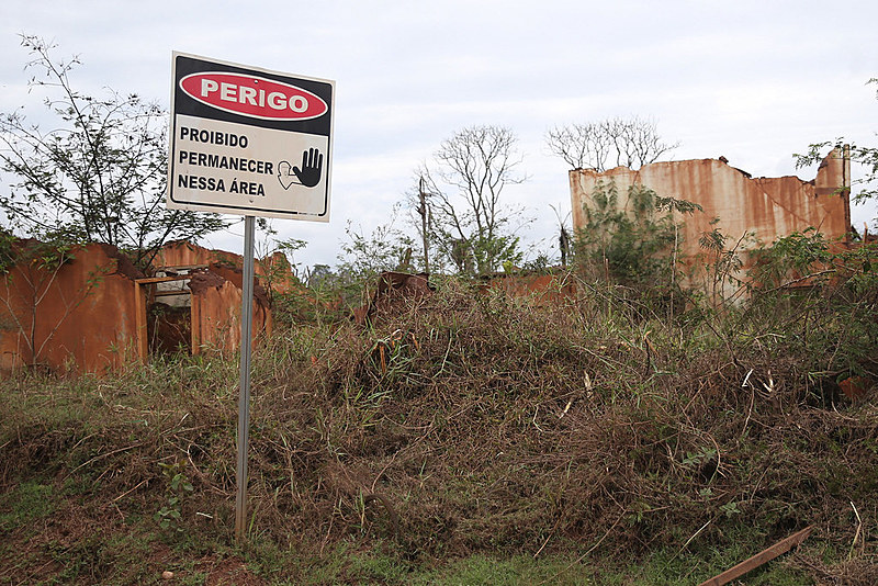 Ruínas em Bento Rodrigues, distrito de Mariana, dois anos após a tragédia do rompimento da Barragem de Fundão, da mineradora Samarco