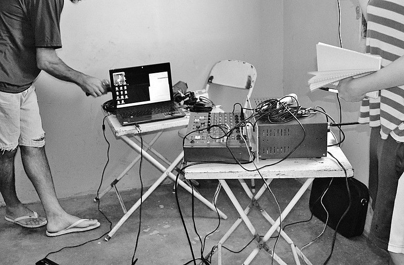 Rádio comunitária Oziel, no assentamento Oziel, do Movimento Sem Terra, em Baliza (GO)