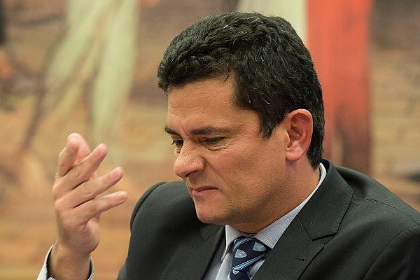 Revelada pelo The Intercept e pela Folha de S. Paulo, irregularidade de Moro foi justificada como "puro lapso"