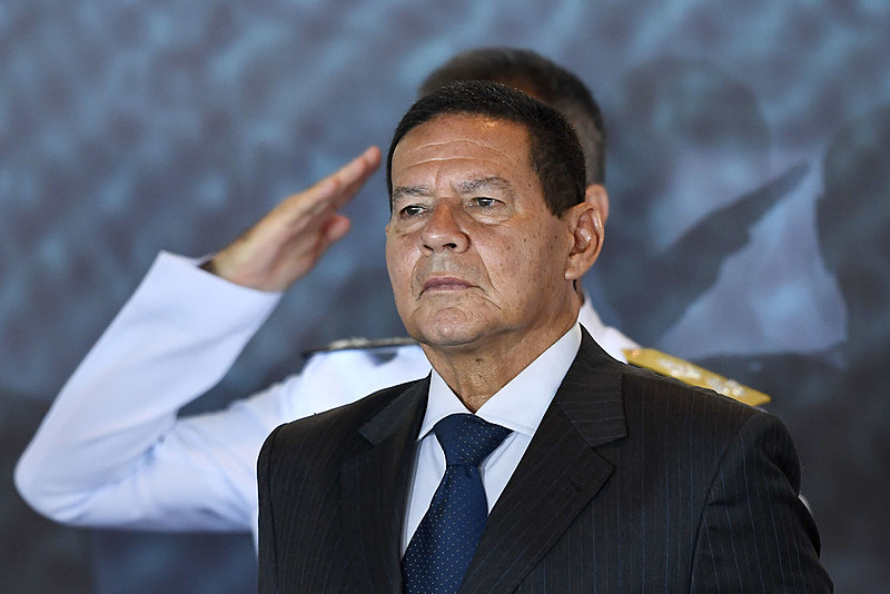Vice-presidente Hamilton Mourão tem se distanciado dos tropeços do presidente Jair Bolsoanaro