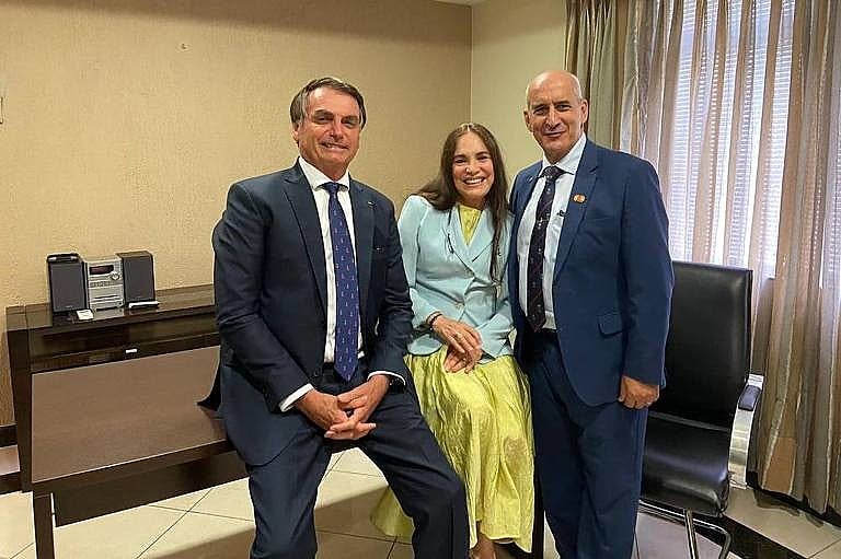 Aliada de Bolsonaro, atriz Regina Duarte é associada a pautas políticas conservadoras e virou símbolo do antipetismo