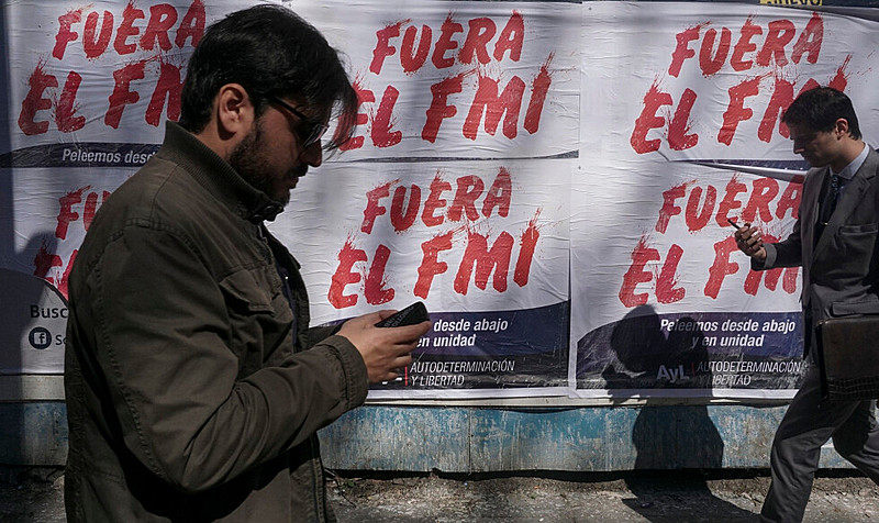 A Argentina tornou a cair nas mãos do Fundo Monetário Internacional (FMI) com uma dívida milionária
