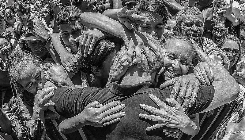 "Nestes encontros renovo minha fé no povo brasileiro. Constato que está viva na memória de nossa gente cada conquista alcançada"