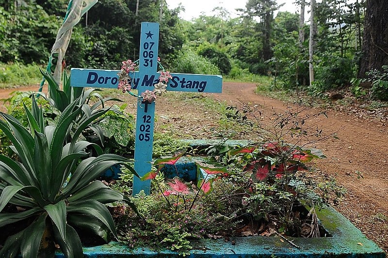 Dorothy Stang lutava pela implantação do Projeto de Desenvolvimento Sustentável, mas o local era disputado por fazendeiros e madeireiros.