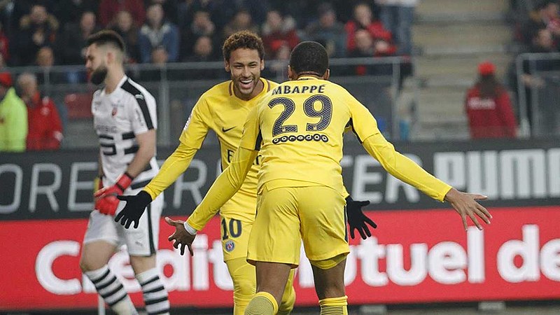 Neymar comemora um dos seus gols pelo Paris Saint-Germain