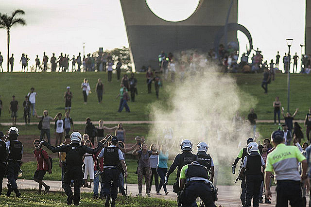 Los manifestantes denunciaron el bloqueo de vías de acceso al Congreso Nacional durante todo el día.