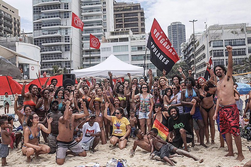 Famílias de ocupações do Rio de Janeiro e dos moradores das comunidades vão às praias da Zona Sul celebrar a importância das vidas negras