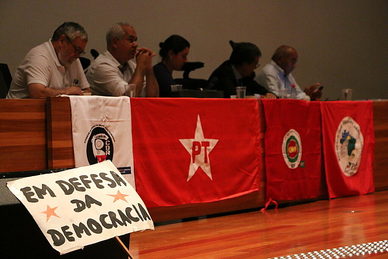 O evento, que teve como tema “O golpe e o programa do golpe”, contou ainda com a participação do sindicalista José Lopez Feijó, ex-secretário especial do Trabalho do governo Dilma.