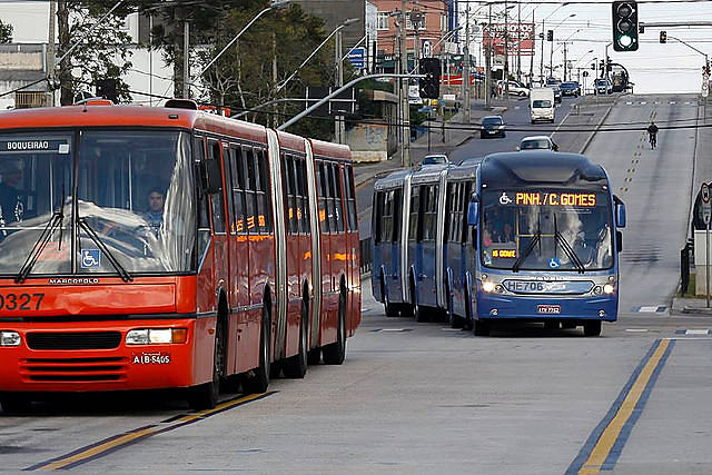 "O importante agora que a sociedade perceba que a operação do sistema de transporte é feita a partir de forças criminosas, que atuam para atender os interesses privados e para manter as coisas como estão há anos", afirma Valter Fanini, diretor do Sindicato dos Engenheiros do Paraná - Senge.