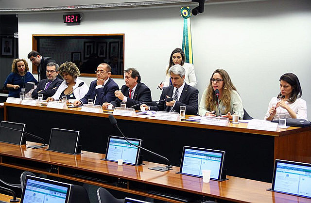 Entities and experts who drafted proposal introduced it at Brazil’s Chamber of Deputies last Tuesday (12)