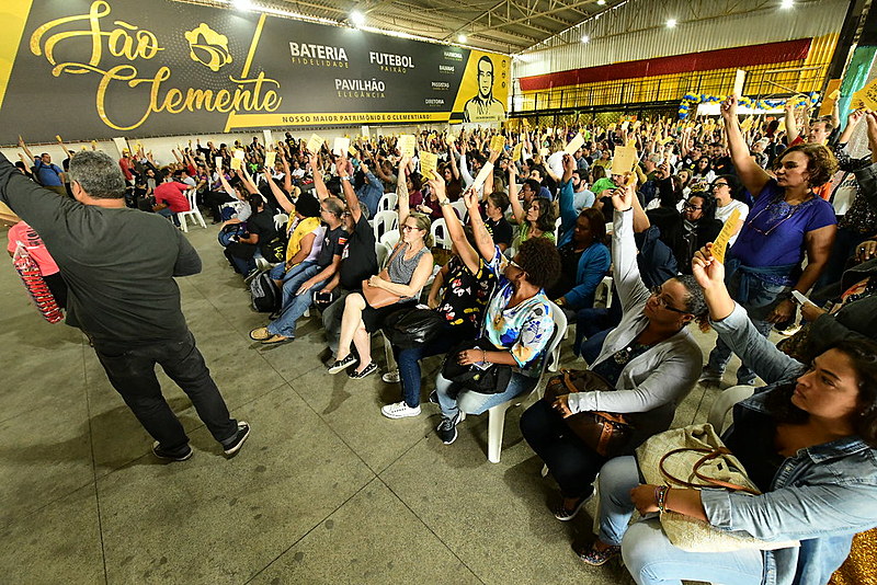 Em assembléia, professores e funcionários da educação decidem realizar paralisações de advertência.