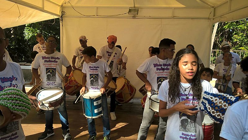 O  nome “mulambo” vem da calça com retalhos pendurados, usada pelos batuqueiros nas apresentações