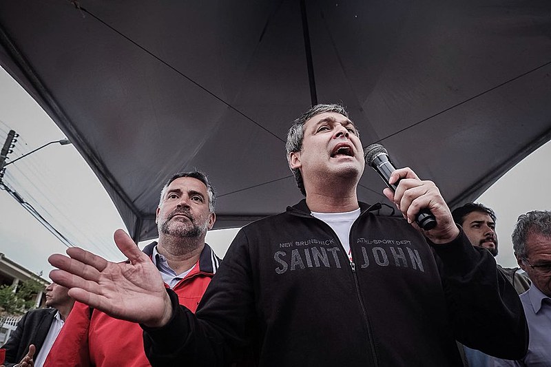 O senador Lindbergh e o deputado Paulo Pimenta anunciaram que haverá uma vistoria na sede da PF nesta terça (17)