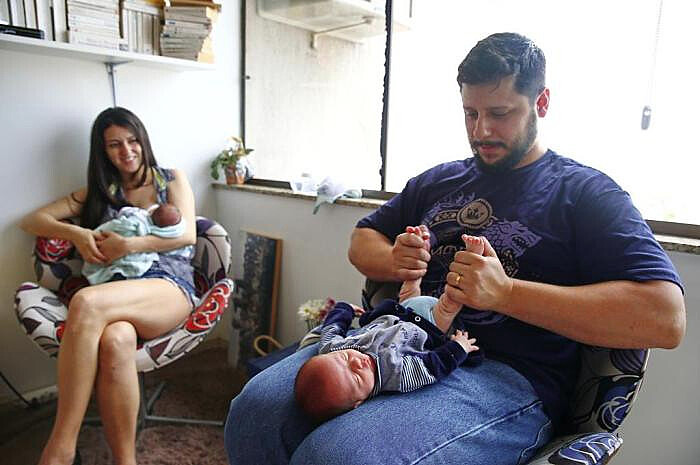 Funcionário público Leônidas Cavalcante com o filho em momento de descontração com a família