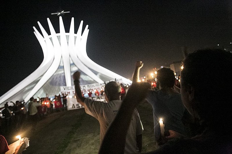 Integrantes da Frente Brasil Popular fizeram ato na Esplanada dos Ministérios