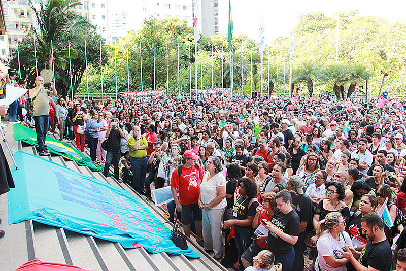 A paralisação acontece desde o 8 de março e atinge oito carreiras de servidores