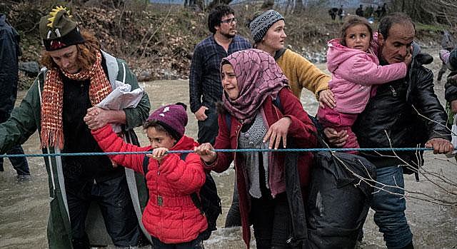 O relatório Guerras nas Fronteiras: Os traficantes de armas lucrando com a tragédia dos refugiados na Europa, divulgado em conjunto pelo Instituto Transnacional (TNI) e pelo European Stop Wapenhandel na segunda-feira, destaca a busca dos comerciantes de armas pelo lucro nos conflitos intermináveis do século 21.