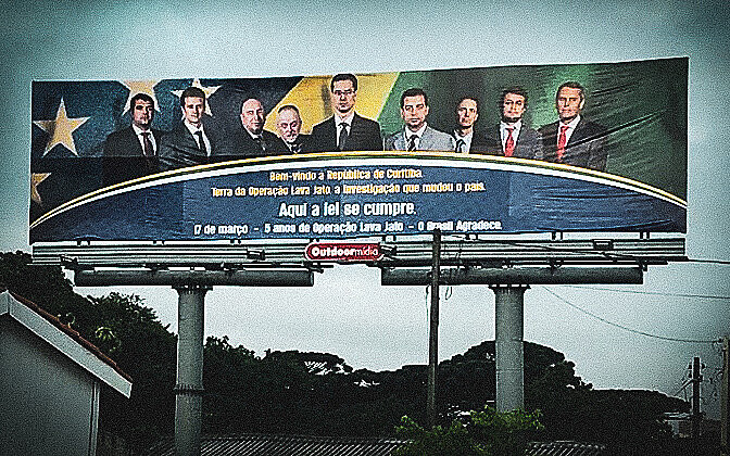 um juiz federal conseguiu instituir, no Paraná, uma parodia de Estado, com aparência de soberania, contando com a cumplicidade do MP