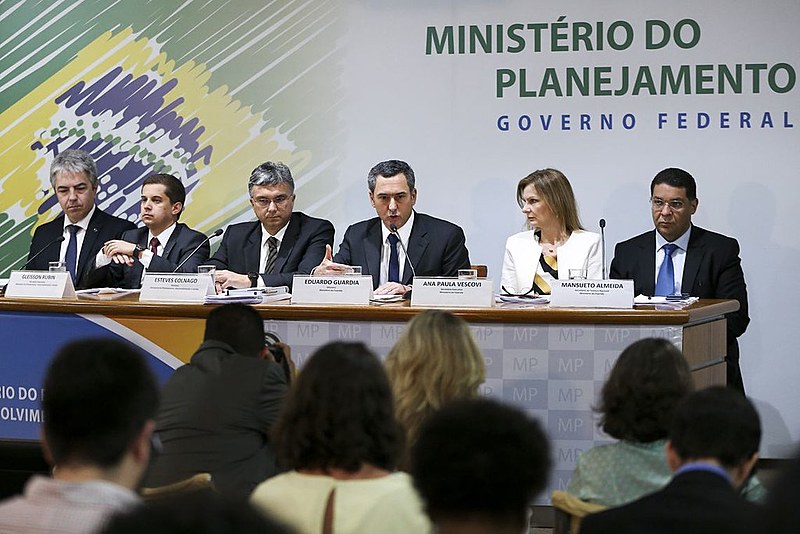 Equipe do Ministério do Planejamento durante a apresentação da proposta de orçamento para 2019
