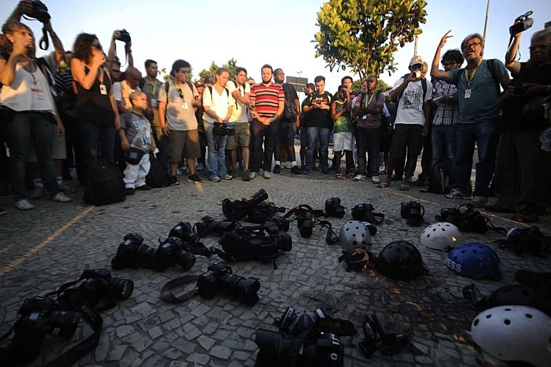 Agressões a jornalistas se inserem no contexto avanço conservador do país e têm levado a diferentes protestos por parte da categoria