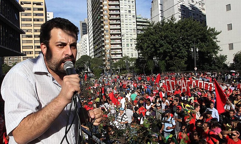 Guilherme Boulos, líder do MTST, durante discurso