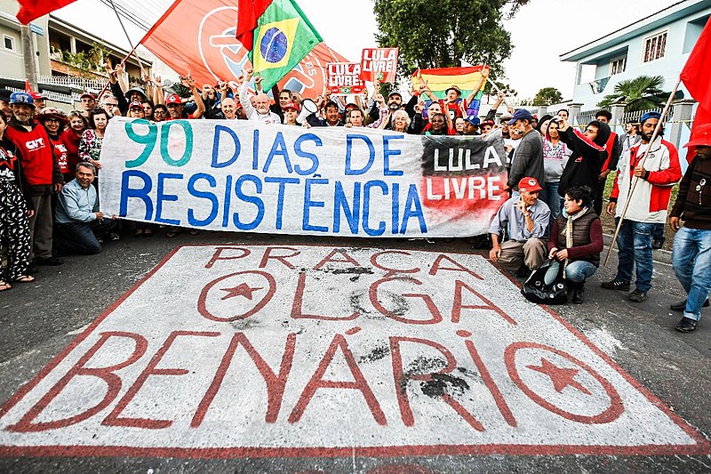 Militância segue em manifestação permanente de apoio a Lula no Paraná