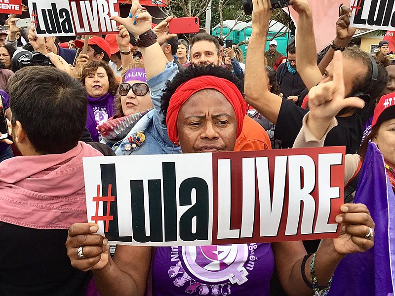 Resistência contra prisão política do ex-presidente Lula completou  em Curitiba (PR) completou 354 de resistência nesta terça-feira (26).