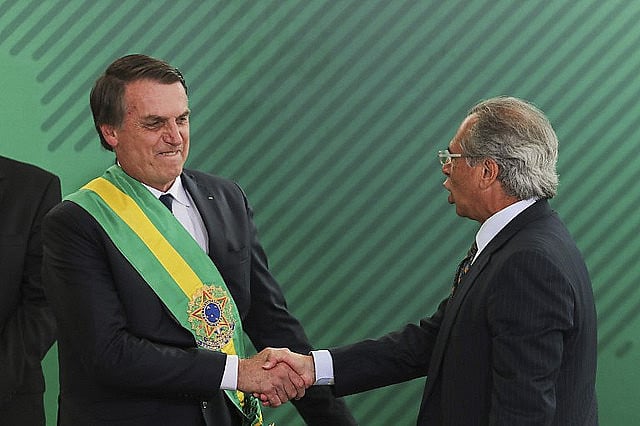 Reforma da previdência de Paulo Guedes, ministro da Economia de Bolsonaro, prevê que homens se aposentem aos 65 anos e mulheres aos 62 anos