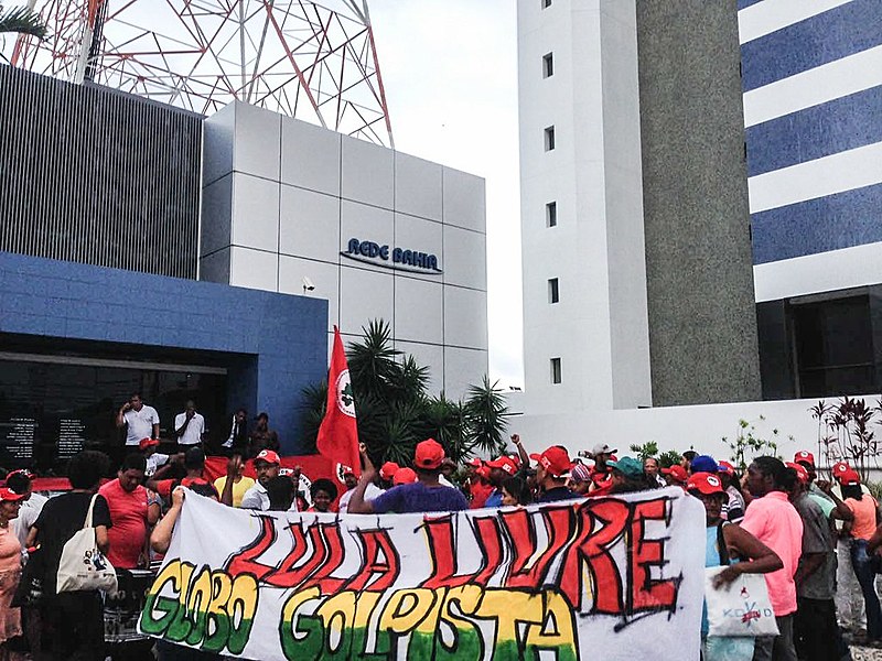 Ocupação em frente a rede Bahia, em Salvador