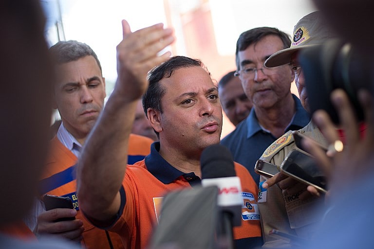 Dois pedidos de impeachment contra o prefeito preso Rodrigo Neves (PDT) foram protocolados pela Câmara de Vereadores na terça-feira (11)