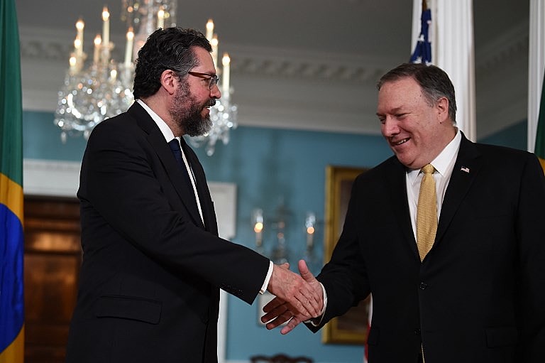 Ernesto Araújo com o secretário de Estado dos EUA, Mike Pompeo.