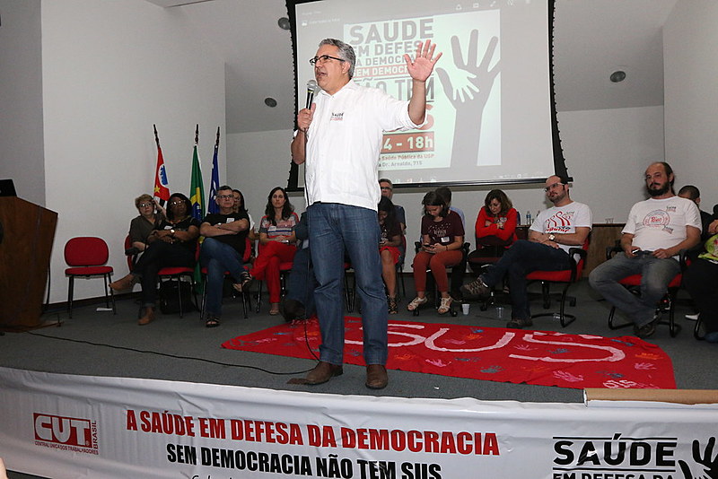 Padilha participa junto a profissionais da saúde de ato em defesa da democracia e do SUS Faculdade de Saúde Pública da USP, em 2016