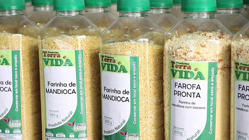 A farinha d´água Terra e Vida também é conhecida como farinha amarela ou farinha de puba.