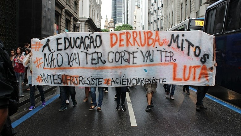 Protesto no Rio de Janeiro, em maio deste ano, contra os cortes na Educação