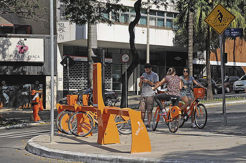 Relatório aponta que cerca de 95% dos ciclistas já sofreram algum tipo de violência no trânsito