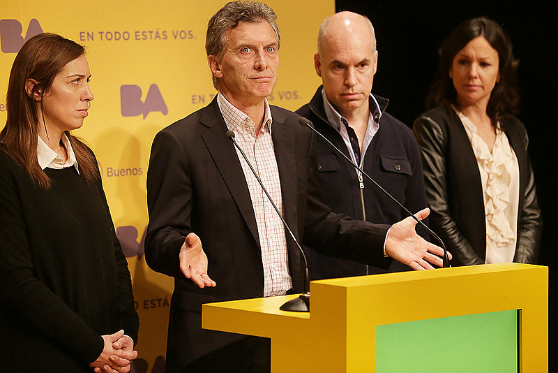 O presidente Mauricio Macri (centro) admitiu que a pobreza no país vai aumentar com corte de gastos públicos