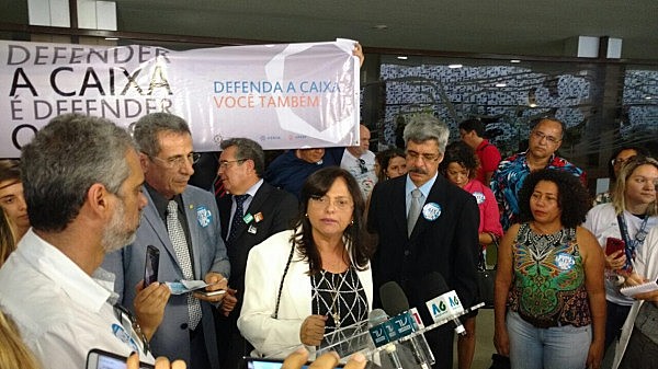 Deputada Alice Portugal participou do ato na Câmara nesta terça-feira (17)