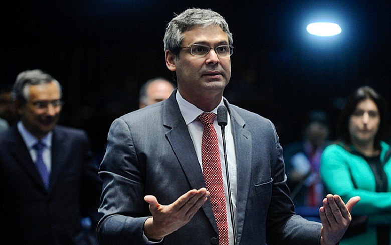Lindbergh: "Vamos usar armas regimentais de que dispomos para impedir interferência"
