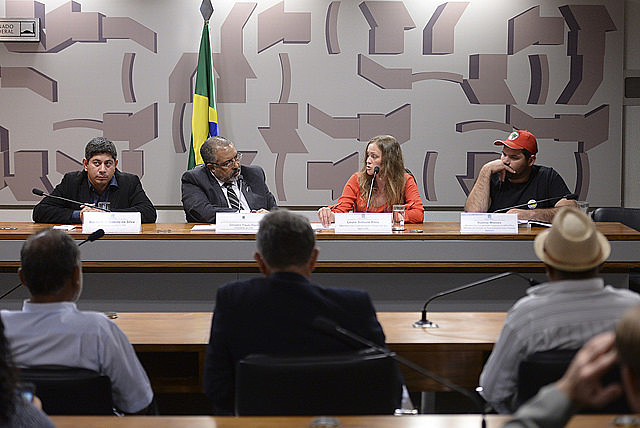 Violência contra trabalhadores do campo no Paraná foi tema de audiência pública na tarde desta terça-feira (2)