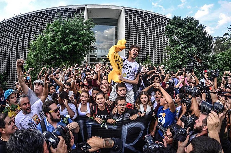 Mais de 50 estudantes deixaram a Alesp na tarde desta sexta (6)