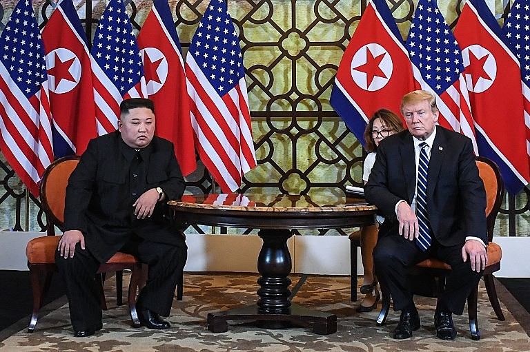 Presidentes dos EUA, Donald Trump (direita), e da Coreia do Norte, Kim Jong-un, se encontraram em Hanói nesta quinta-feira (28)