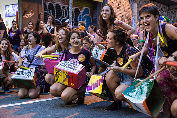 Manifestação também denuncia violência machista e defende legalização do aborto