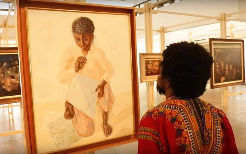 O artista plástico Moisés Patrício analisa a Exposição “Portinari Popular”, no Masp, em São Paulo (SP)