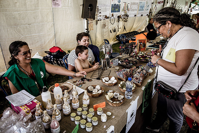 De artesanatos a sementes, as bancas da Feira estão repletas de diversidade e histórias de autonomia