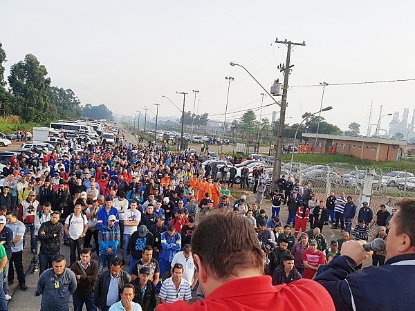 Dois protestos em memória do trabalhador mobilizaram petroleiros, petroquímicos e operários da montagem e manutenção industrial