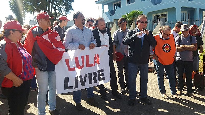 Sindicalistas fazem ato em curitiba